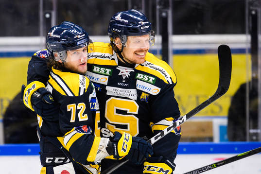 Södertäljes Nicolai Meyer och Marcus Oskarsson jublar