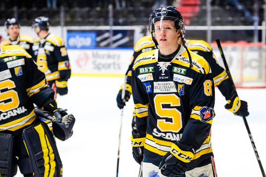 Södertäljes Hugo Gustafsson jublar