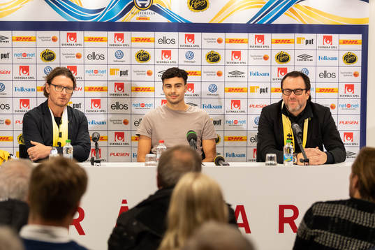 Klubbchef Stefan Andreasson, Deniz Hümmet och ordförande
