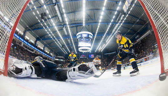 s målvakt Jonas Gunnarsson, Joakim Andersson och Mikko