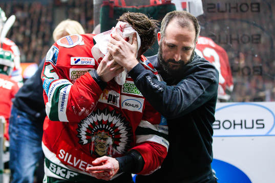 Frölunda Chay Genoway leds av isen