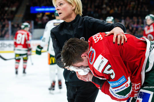 Frölunda Chay Genoway leds av isen