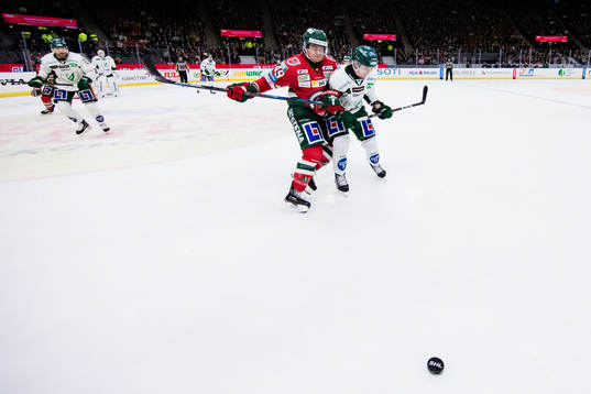 Frölundas Rhett Rakshani och Färjestads Axel Ottosson