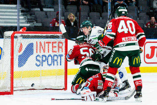 Färjestads Gustav Rydahl gör 2-0 på Frölunda målvakt