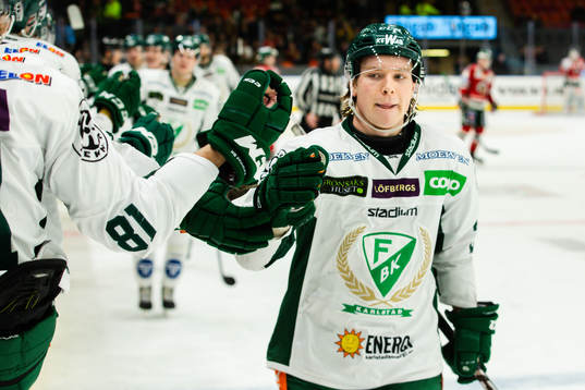 Färjestads Oskar Steen jublar