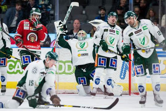 Färjestads målvakt Adam Werner  jublar