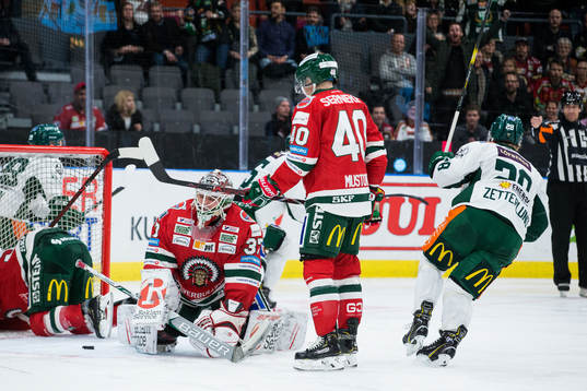 Frölundas målvakt Johan Gustafsson deppar