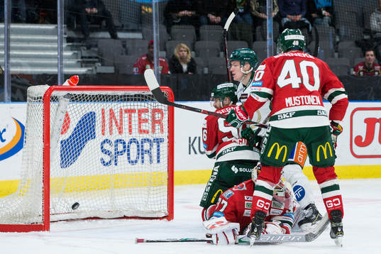 Färjestads Gustav Rydahl gör 0-2 på en retur