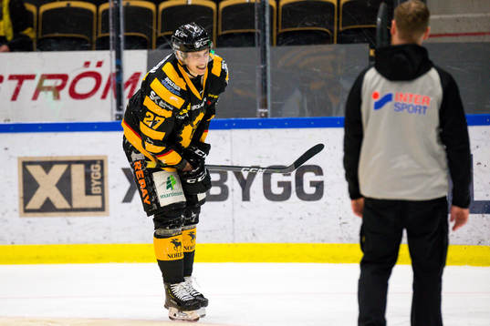 Skellefteås Robin Alvarez grinar illa