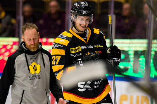 Skellefteås Robin Alvarez grinar illa