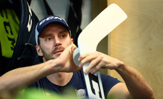 Linköpings målvakt Jonas Gustavsson före ishockeymatchen