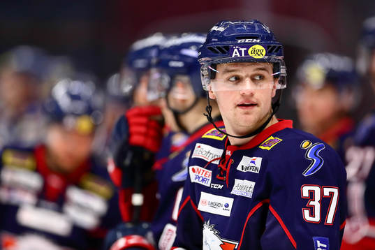 Linköpings Adam Ginning före ishockeymatchen i SHL mellan