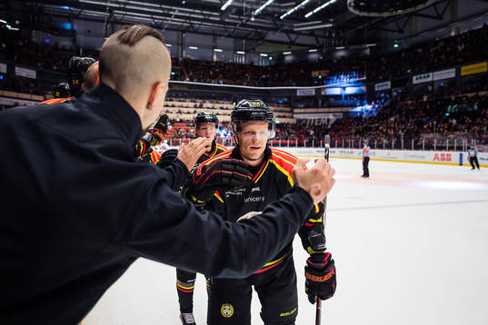 Brynäs Nicklas Danielsson jublar