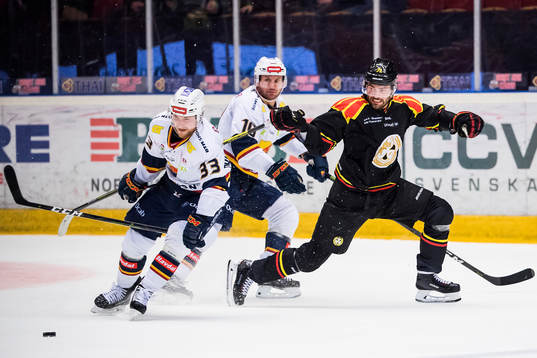Djurgårdens Linus Hultström och Brynäs Robert Kousal