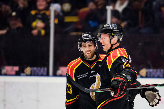 Brynäs Ryan Gunderson och Nicklas Danielsson jublar