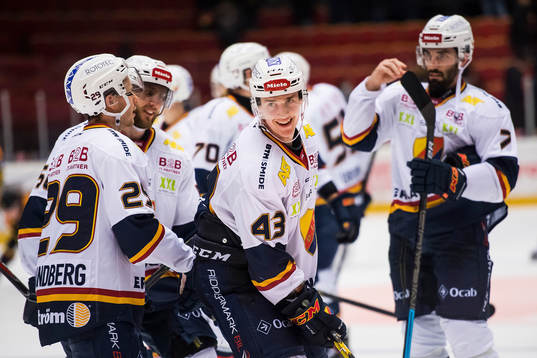 Djurgårdens Sebastian Strandberg och Tom Nilsson jublar