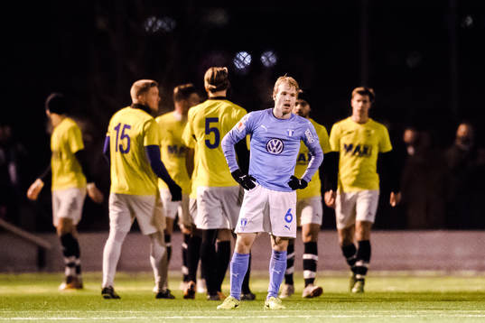 Malmö FFs Oscar Lewicki deppar