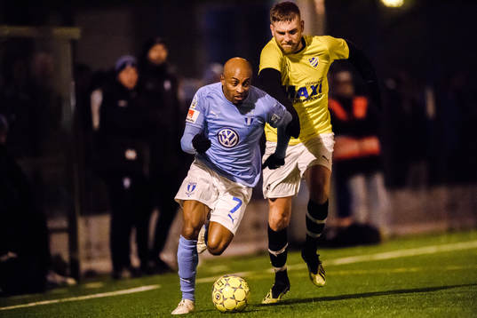 Malmö FFs Fouad Bachirou och IFK Malmös Oskar Zubac