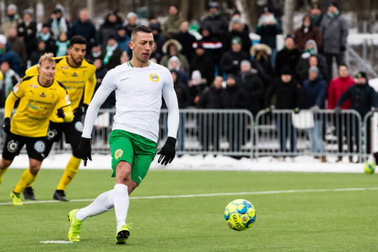 Hammarbys Nikola Djurdjic slår en straff
