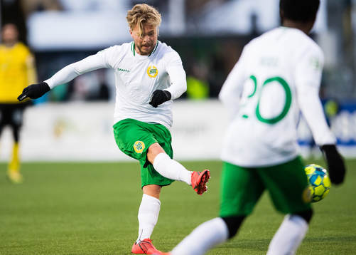 Hammarbys Sander Svendsen med ett skott