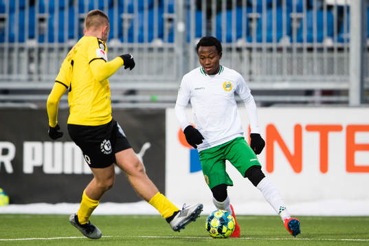 Frejs Jesper Merbom Adolfsson och Hammarbys Abdul-Halik Hudu