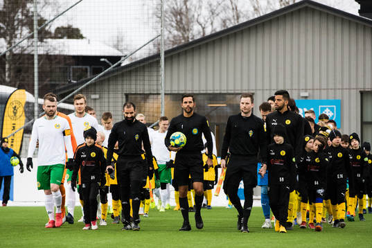 Hammarbys och Frejs spelare gör entré