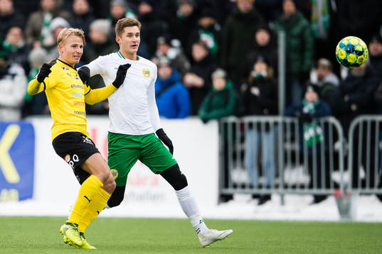 Frejs Henrik Millberth och Hammarbys Leo Bengtsson