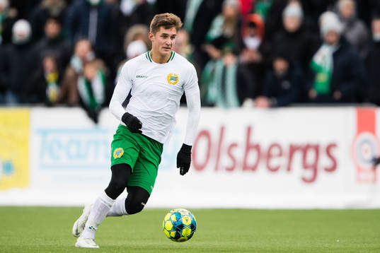 Hammarbys Leo Bengtsson med bollen