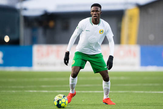 Hammarbys Kossounou Odilon med bollen