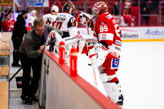 Timrås Anders Huss och målvakt Niklas Svedberg