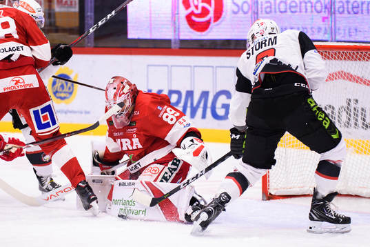 Timrås målvakt Niklas Svedberg och Malmö Redhawks