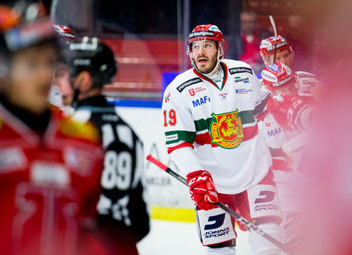 Moras John Persson gör 0-1 och jublar