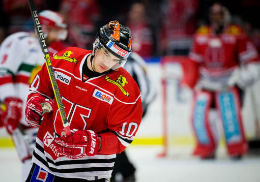 Örebros Shane Harper deppar