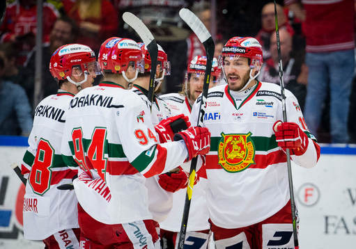 Moras John Persson gör 0-1 och jublar med Sebastian