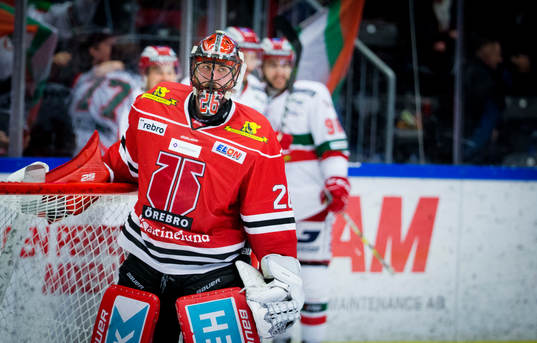 Örebros målvakt Stefan Steen deppar och Moras John