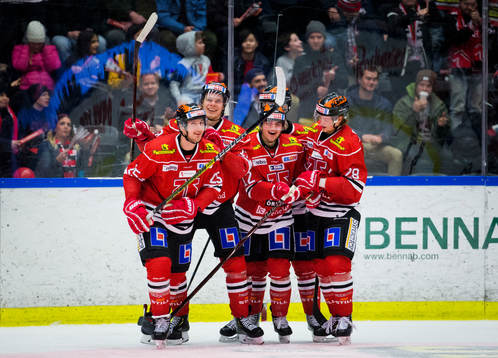 Örebros Anton Hedman gör 1-1 och jublar