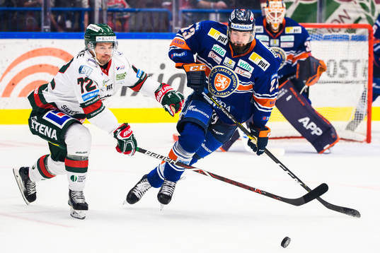 Frölunda Patrik Carlsson och Växjös Roman Horak