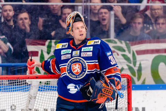 Växjös målvakt Viktor Fasth deppar