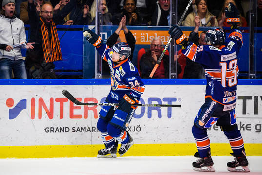 Växjös Niclas Burström jublar