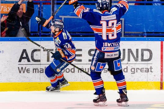 Växjös Niclas Burström jublar