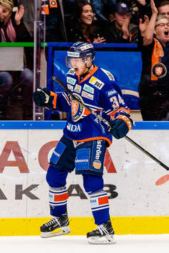 Växjös Niclas Burström jublar
