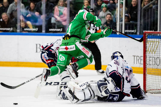 Rögles Nils Höglander faller