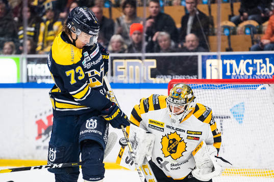 s Sebastian Wännström styr skott mot Skellefteås