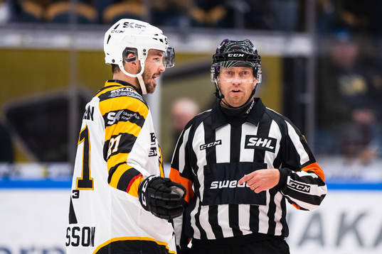 Skellefteås Jimmie Ericsson och Domare Sören Persson