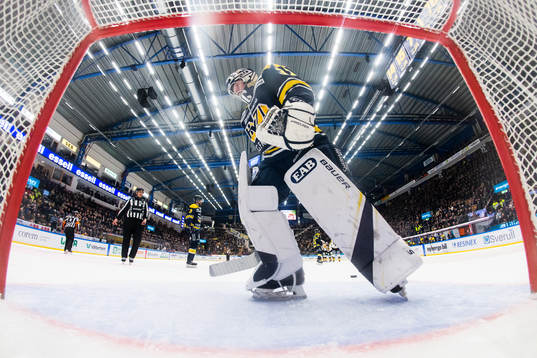 s målvakt Jonas Gunnarsson  deppar