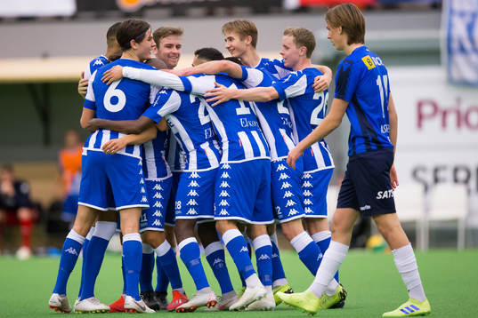IFK Göteborgs Amin Affane jublar med lagkamrater