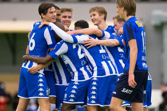 IFK Göteborgs Amin Affane jublar med lagkamrater