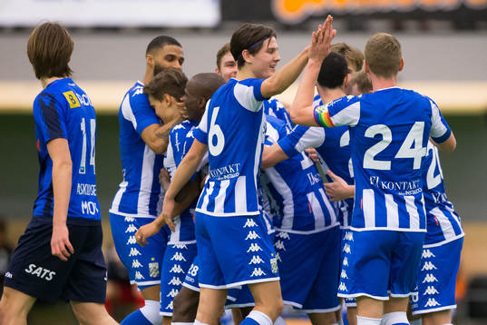 IFK Göteborgs Amin Affane jublar med lagkamrater