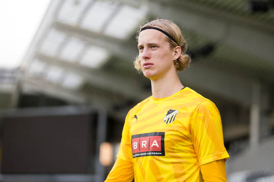 Häckens Gustav Berggren innan  träningsmatchen i fotboll