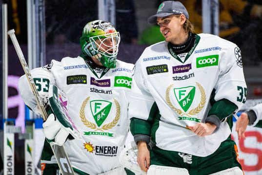 Färjestads målvakt Markus Svensson och målvakt Adam